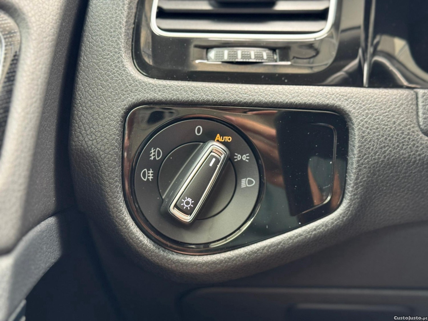 Volkswagen Golf 1.6 TDI Highline DSG — fotografia 12
