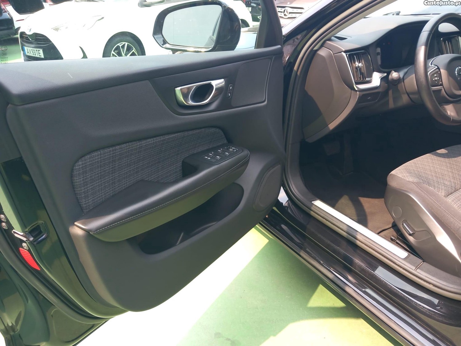 Volvo V60 2.0 D4 Momentum Geartronic — fotografia 17