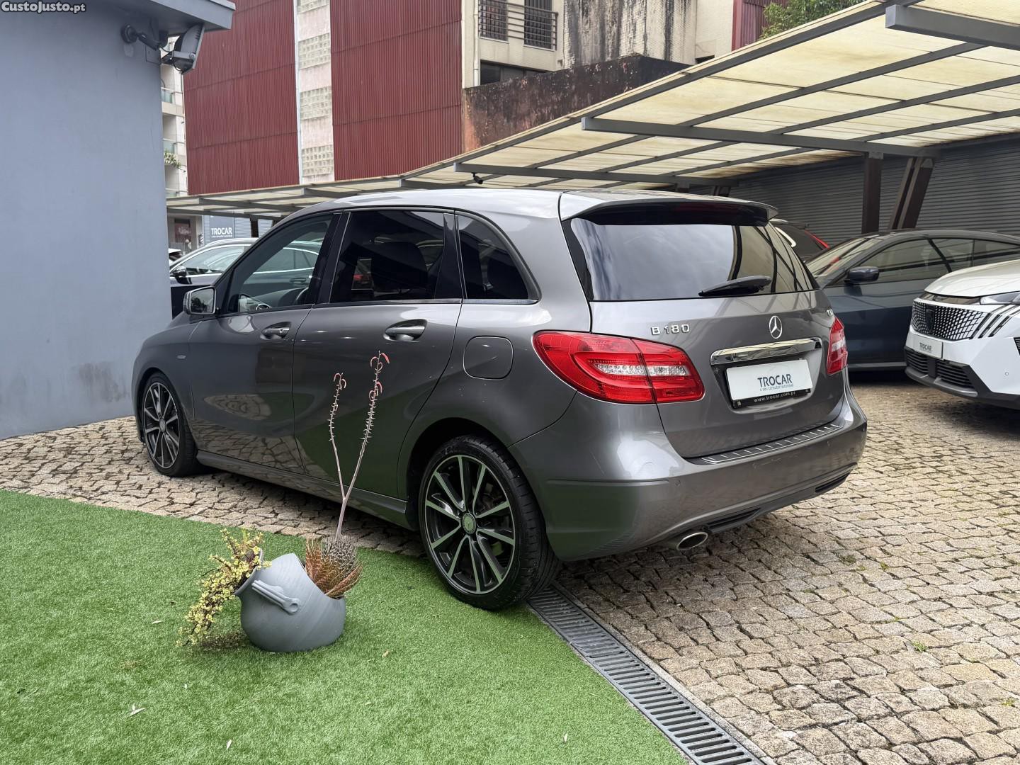 Mercedes-Benz B 180 CDi BlueEfficiency — fotografia 14