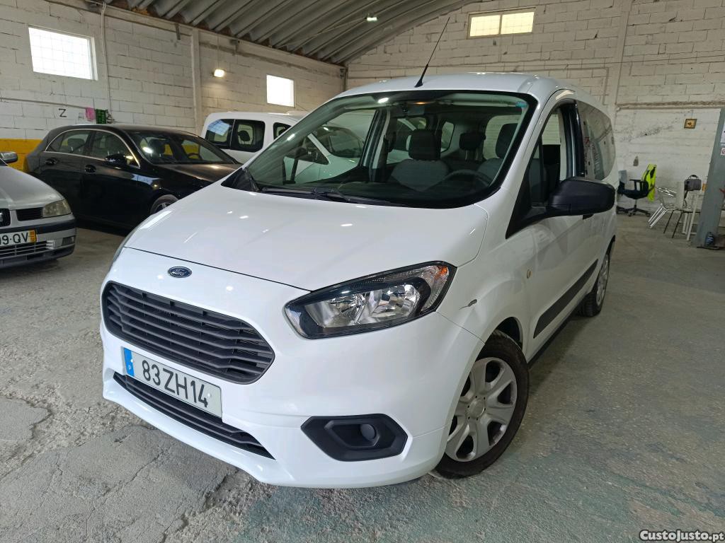 Ford Tourneo Courier 1.0 EcoBoost Ambiente 100cv — fotografia 28