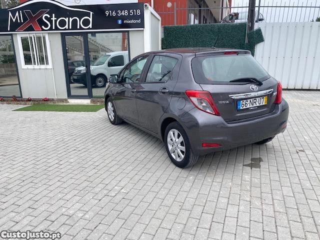 Toyota Yaris 1.0 VVTI 75 CV — fotografia 4