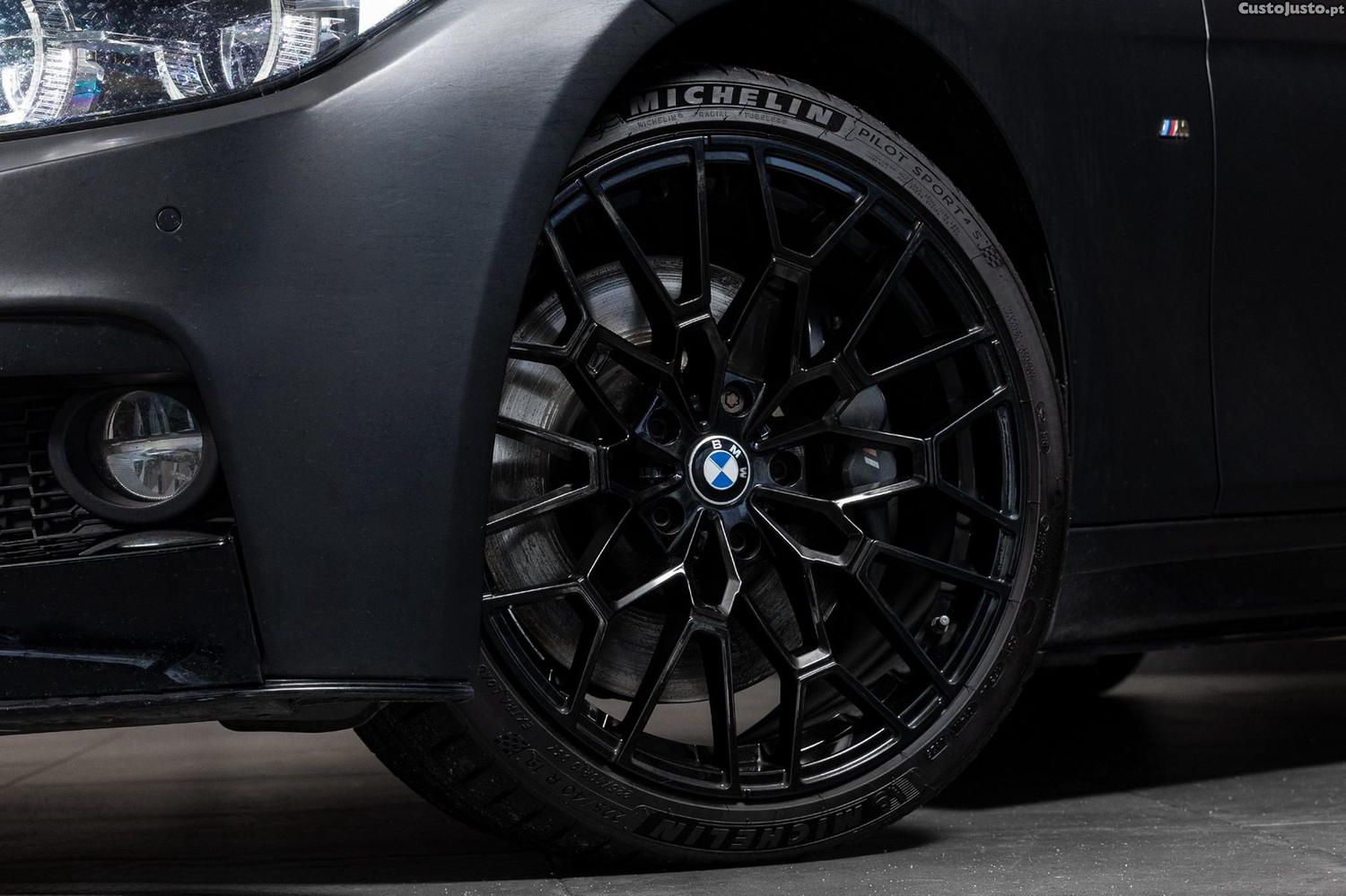 BMW 335 d Touring xDrive Pack M Shadow — fotografia 22