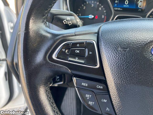 Ford Focus 1.5 TDCi Titanium — fotografia 17