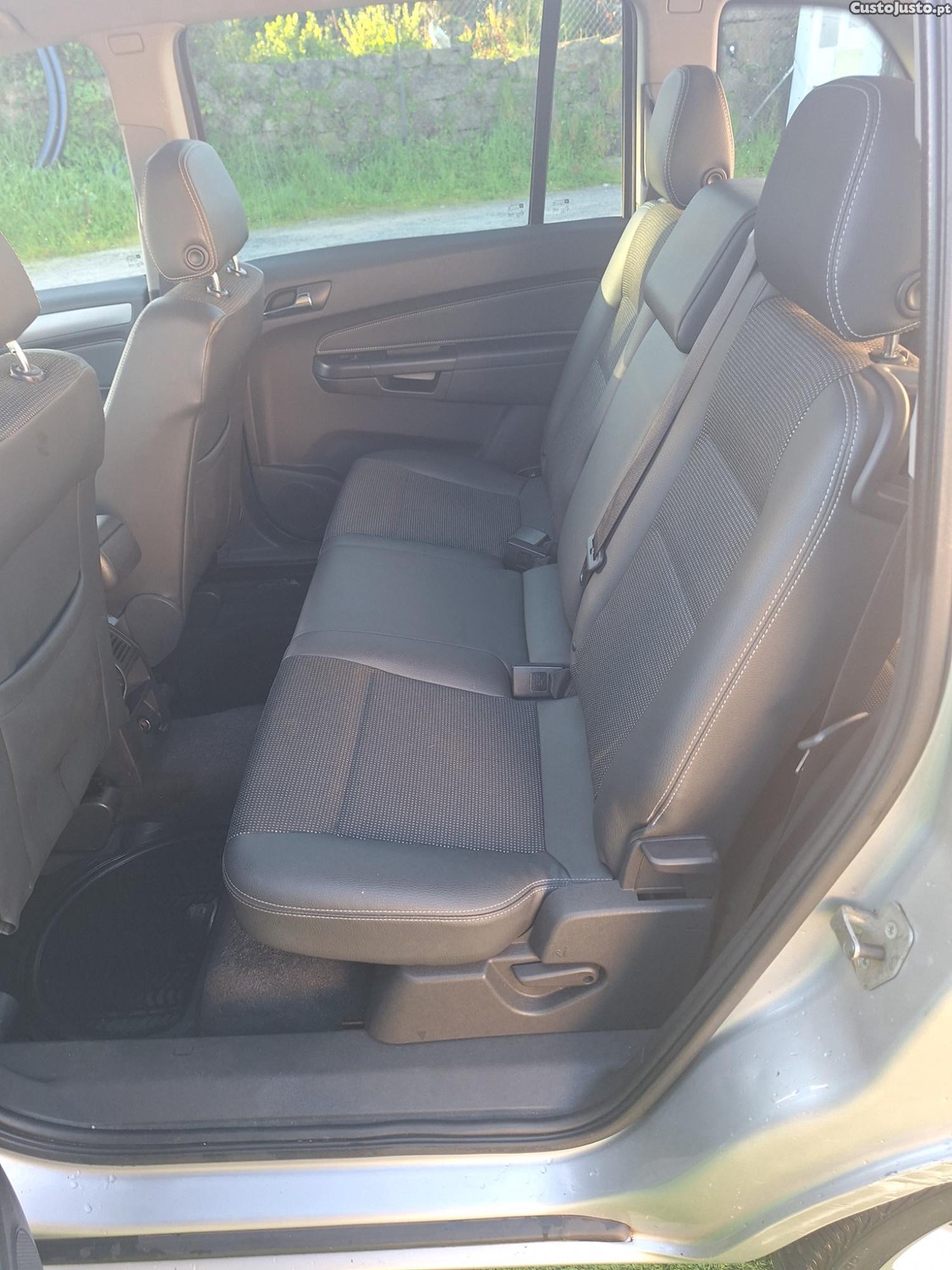 Opel Zafira 1.7 CDTI 7 LUGARES Duplo Teto Panorâmico Cortinas Elet.Novº. — fotografia 6