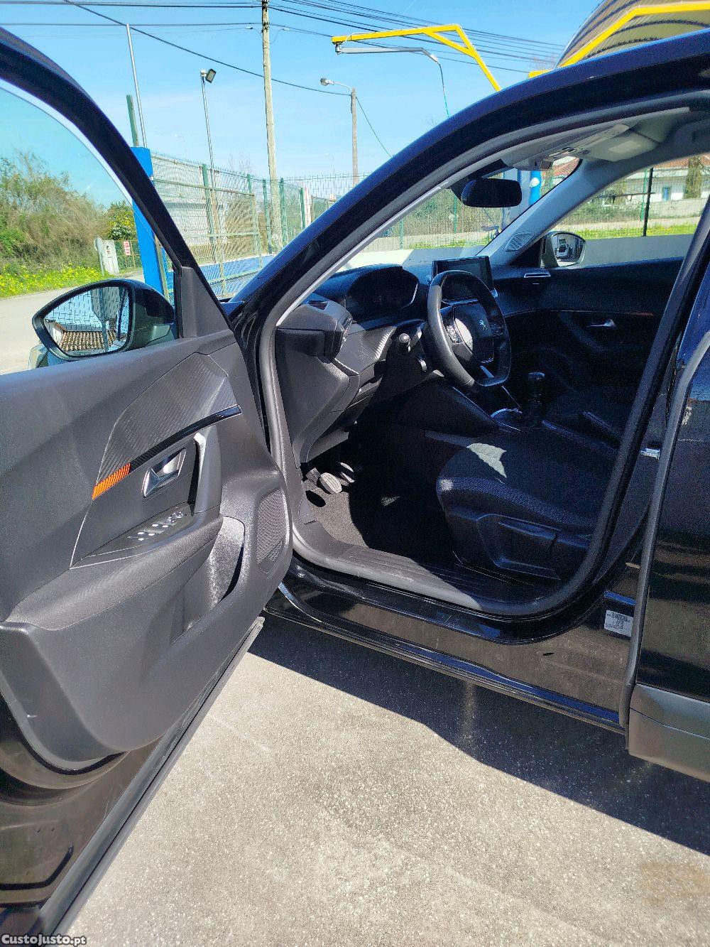 Peugeot 2008 1.2 i — fotografia 9