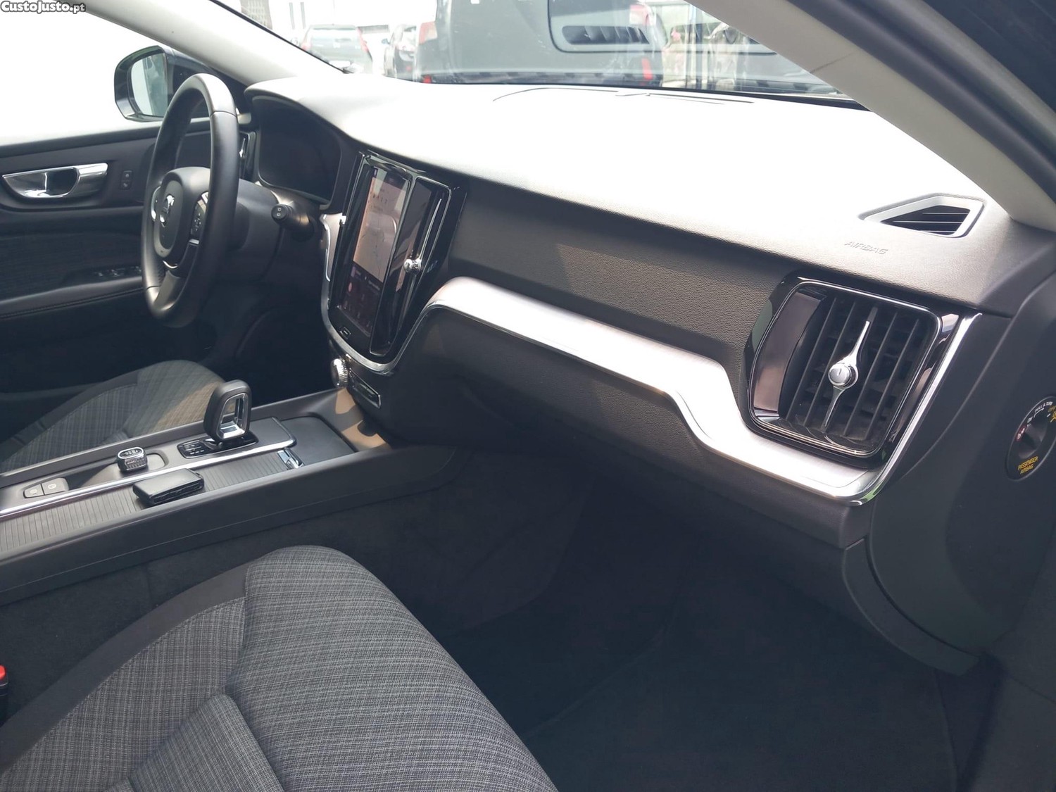 Volvo V60 2.0 D4 Momentum Geartronic — fotografia 13