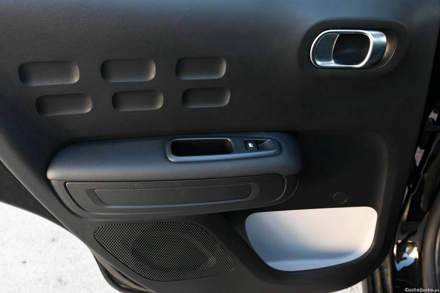 Citroën C3 1.2 PureTech Shine — fotografia 3