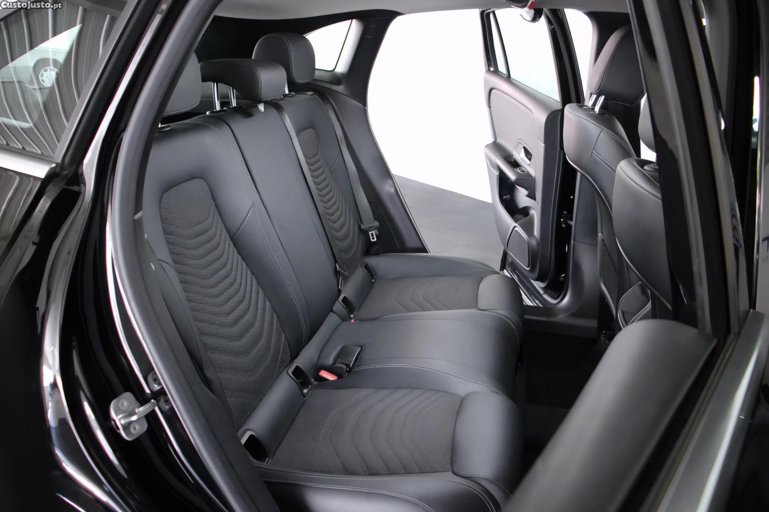 Mercedes-Benz GLA 200 Style — fotografia 5