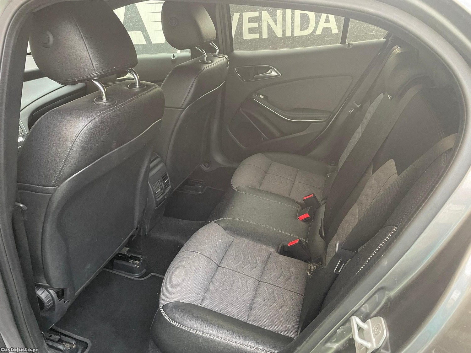 Mercedes-Benz GLA 180 CDi AMG Line Aut. — fotografia 13
