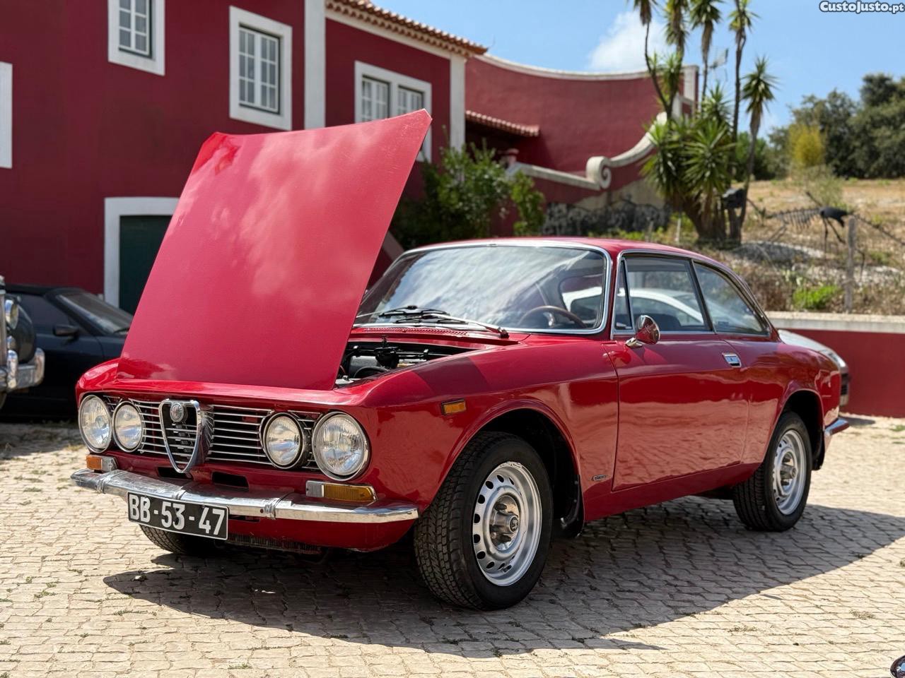 Alfa Romeo Giulia GT 1300 Junior Bertone 1971 — fotografia 9
