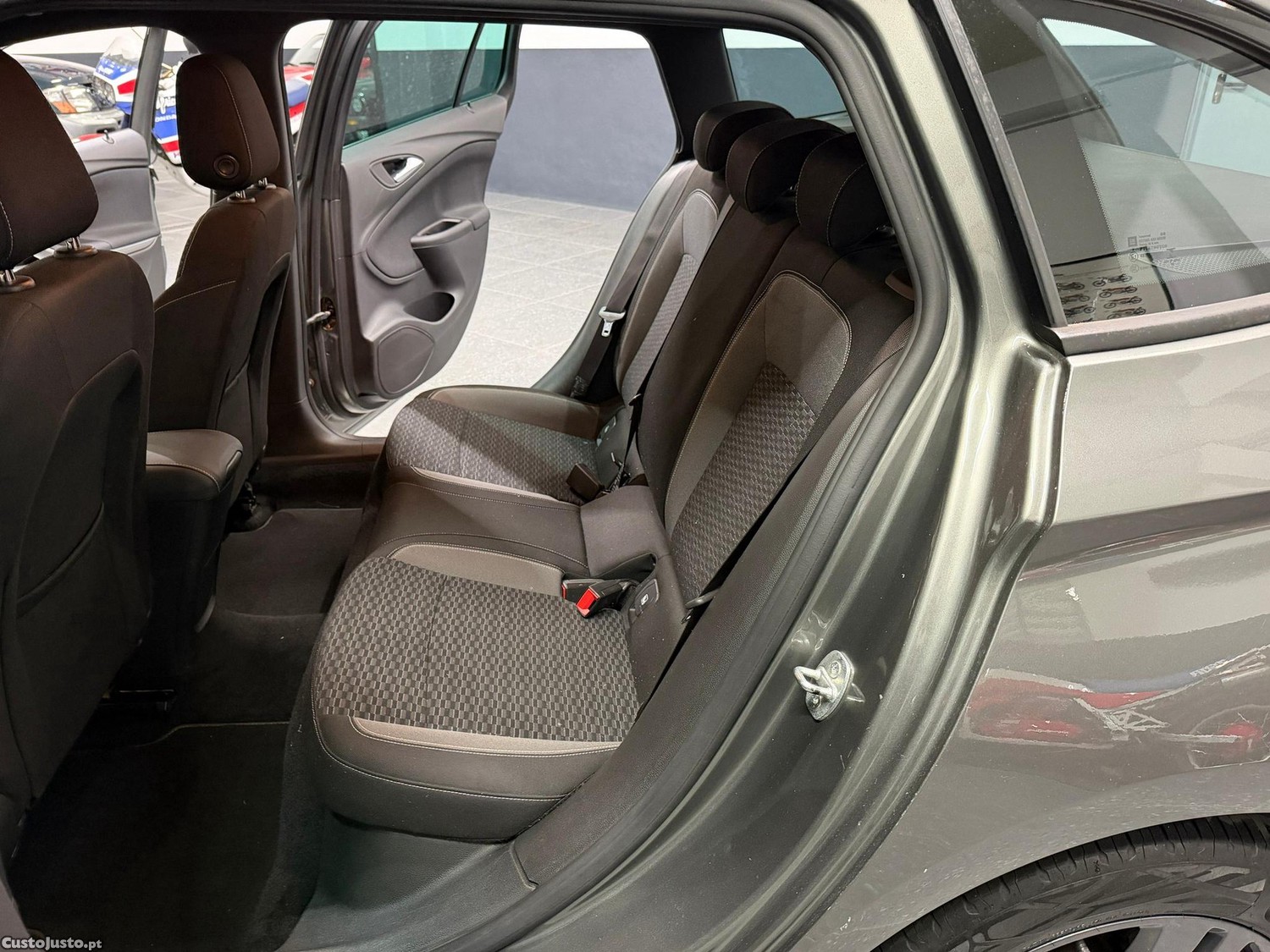 Opel Astra Sports Tourer 1.5 D Business Edition S/S — fotografia 8