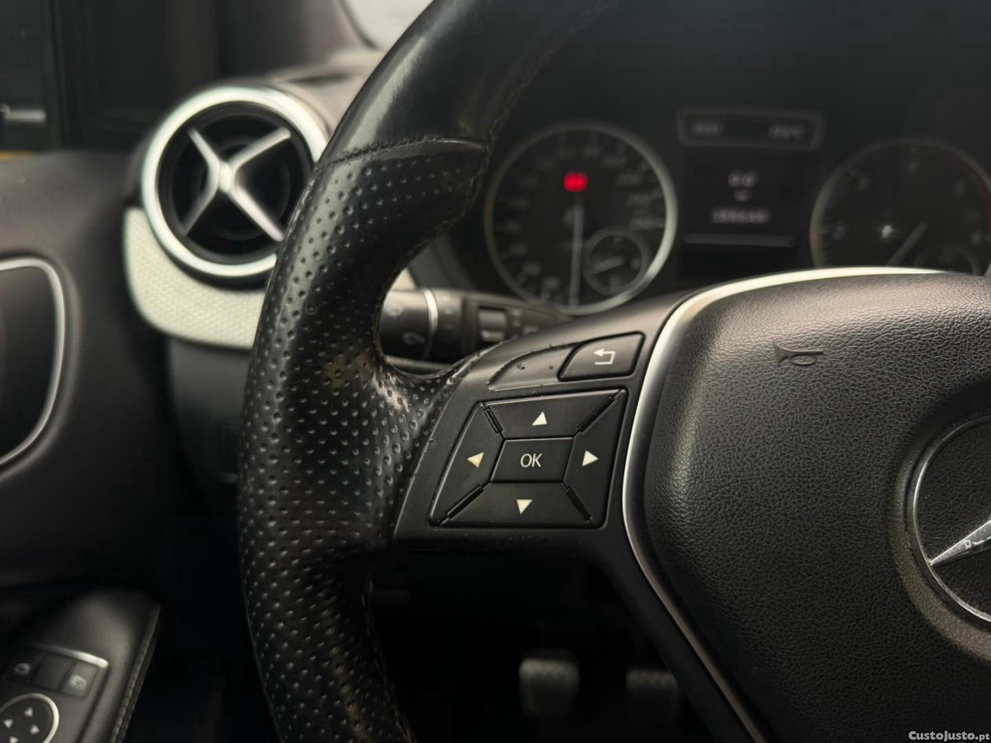 Mercedes-Benz B 180 CDi BlueEfficiency — fotografia 3