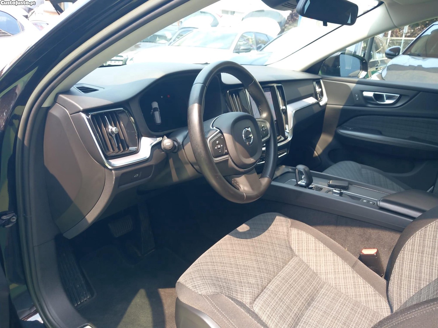 Volvo V60 2.0 D4 Momentum Geartronic — fotografia 16