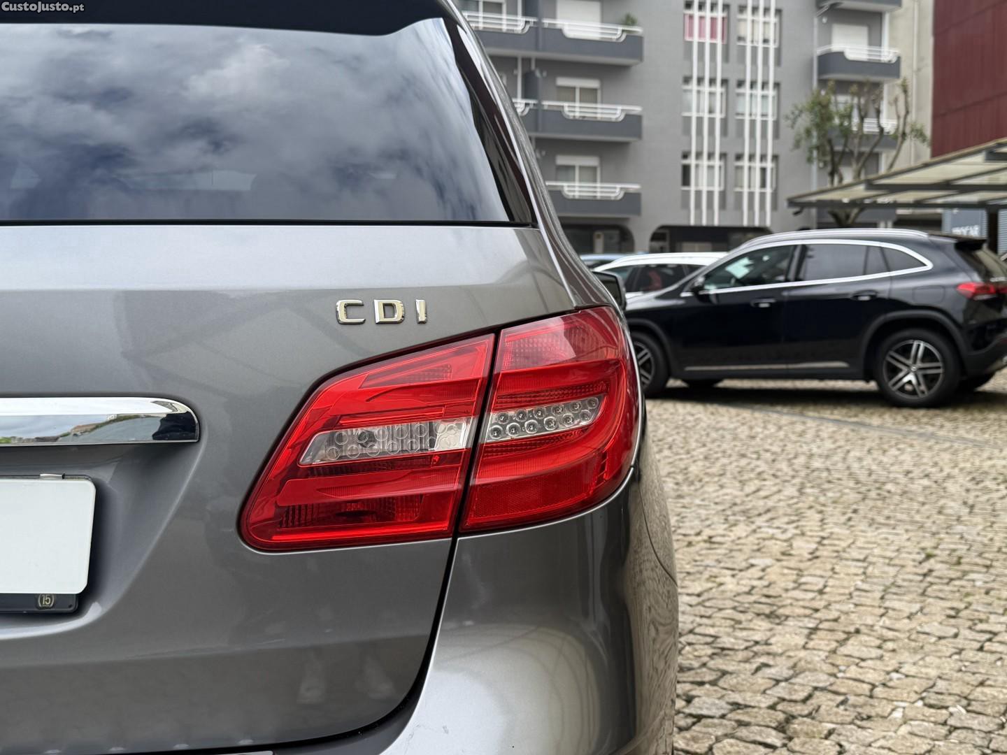 Mercedes-Benz B 180 CDi BlueEfficiency — fotografia 13