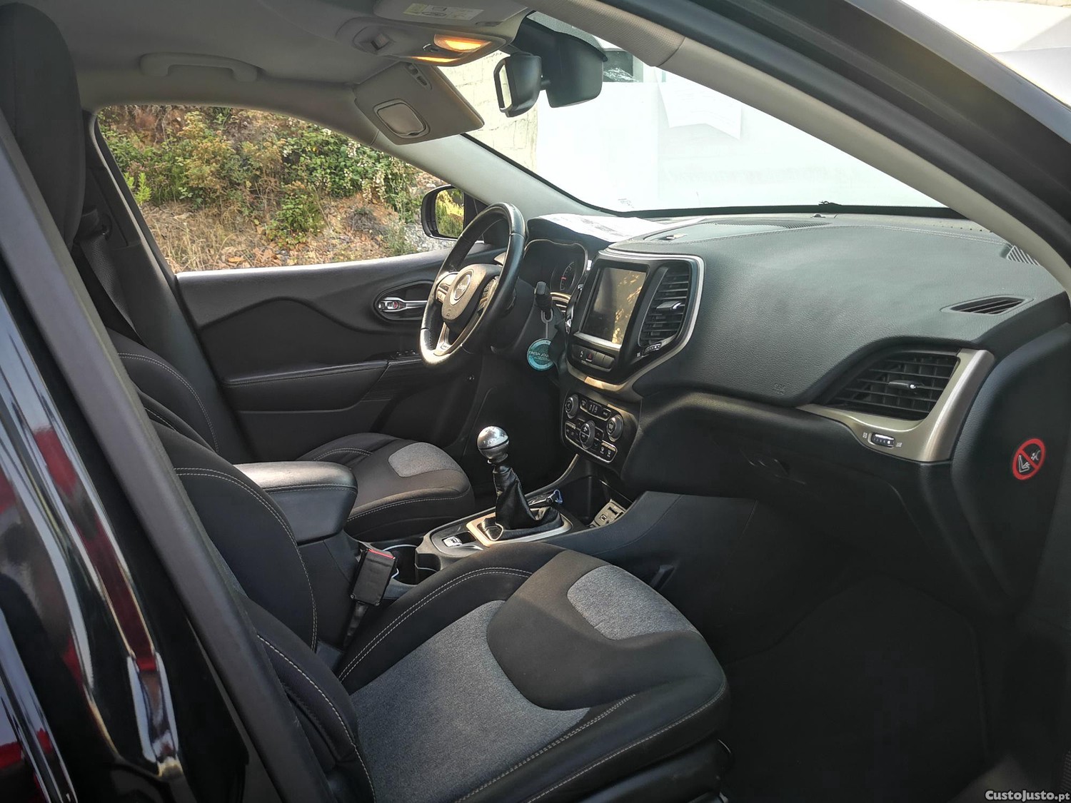 Jeep Cherokee 2.0 MJD LONGITUDE - NACIONAL - C/ GARANTIA - "C/ Gancho de Reboque — fotografia 12
