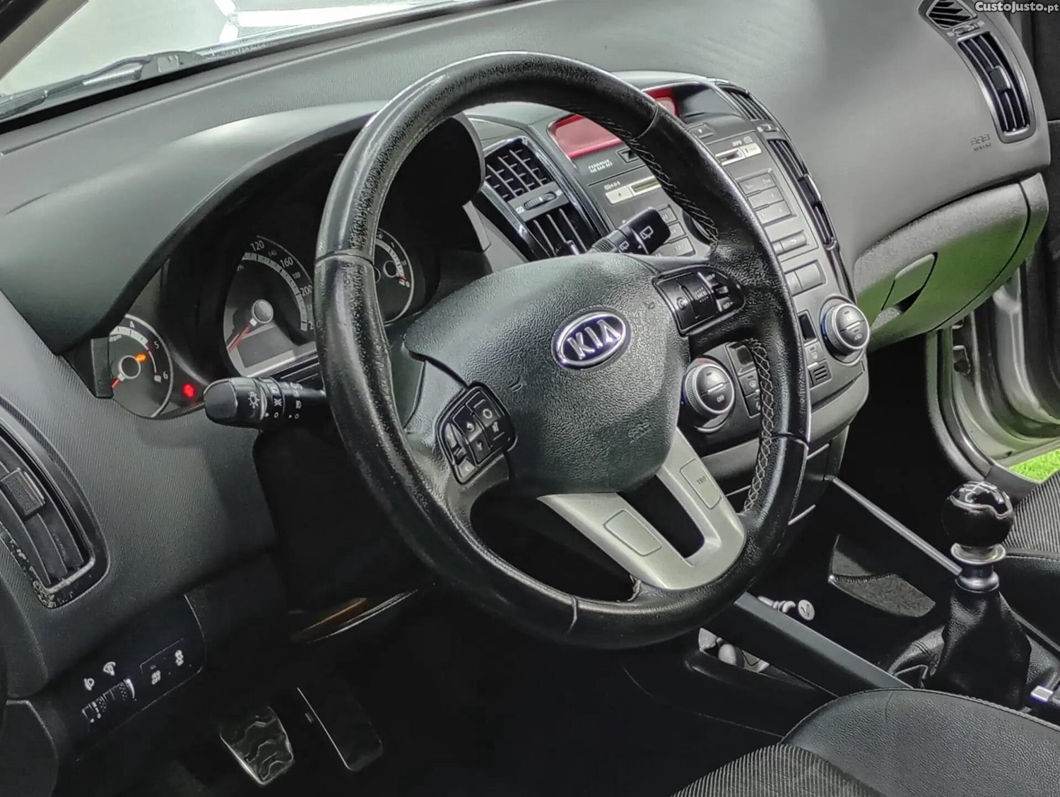 Kia Ceed Super estimada — fotografia 17