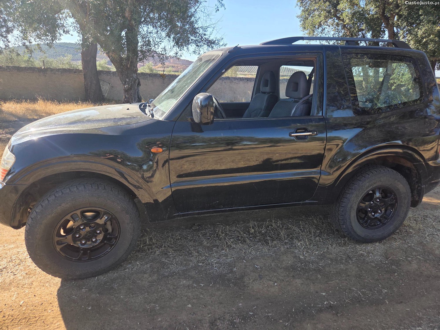 Mitsubishi Pajero GLS — fotografia 3
