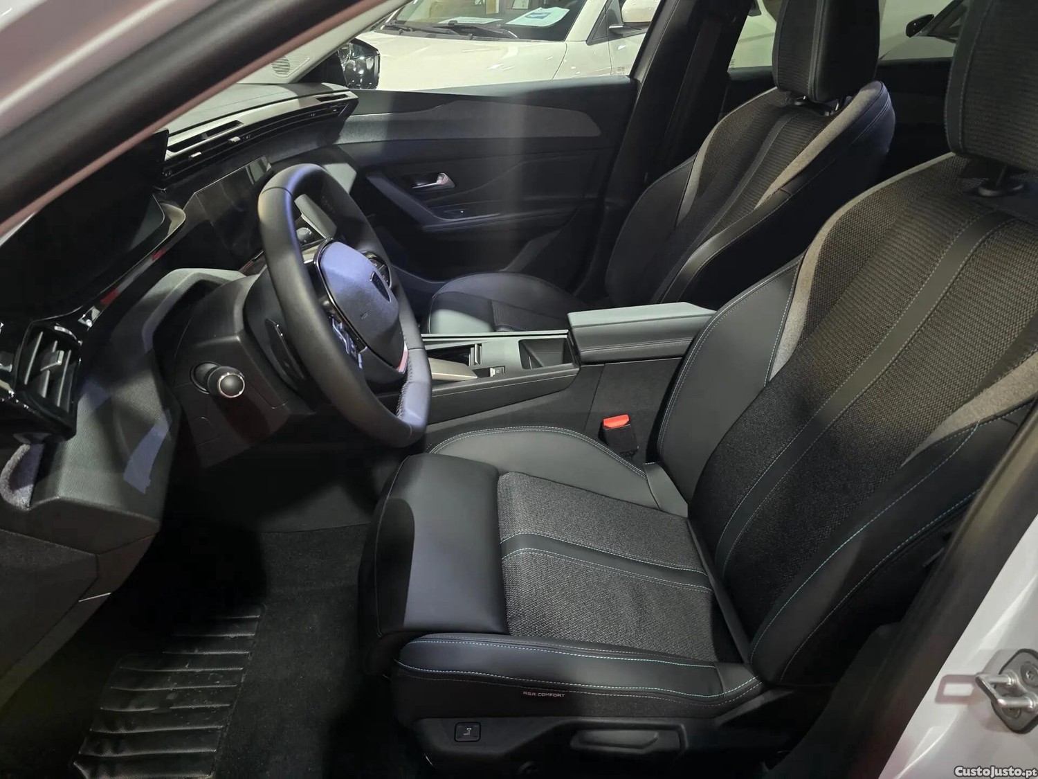 Peugeot 308 1.5 BlueHDi Allure EAT8 — fotografia 16