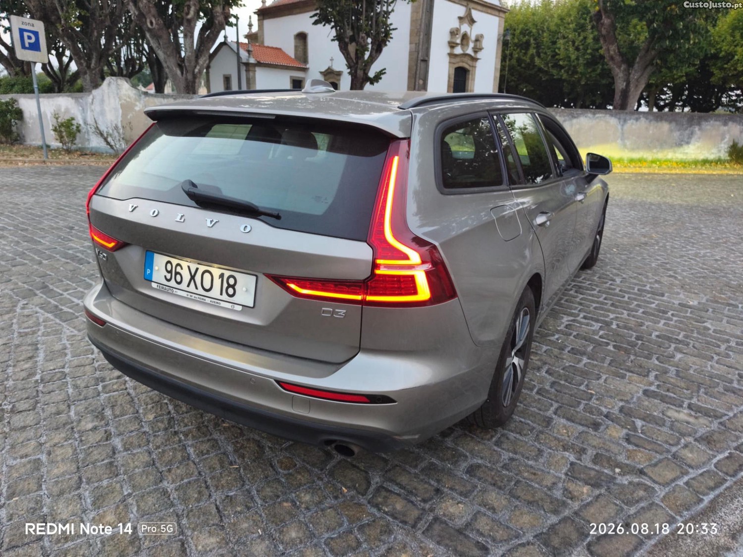 Volvo V60 D3 Momentum — fotografia 2