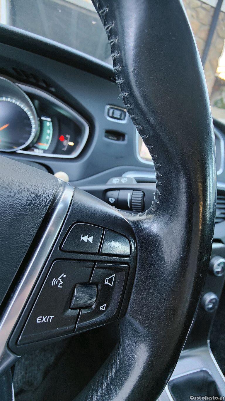 Volvo V40 D2 Momentum — fotografia 4