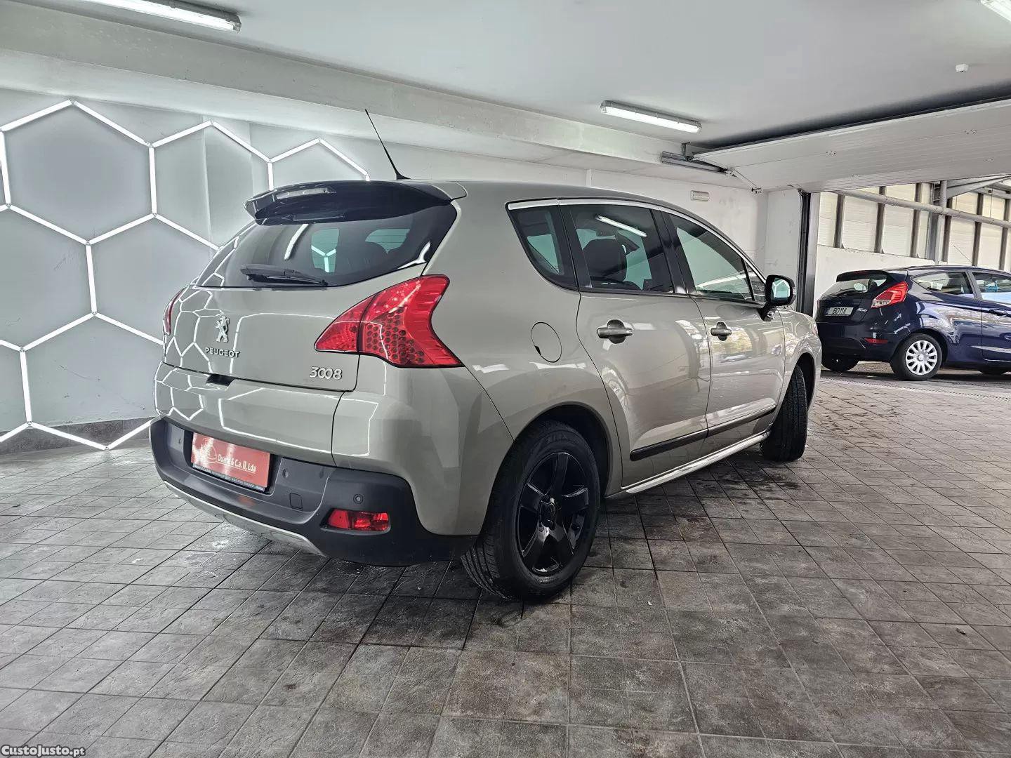 Peugeot 3008 2.0 hdi hybrid4 88g — fotografia 14