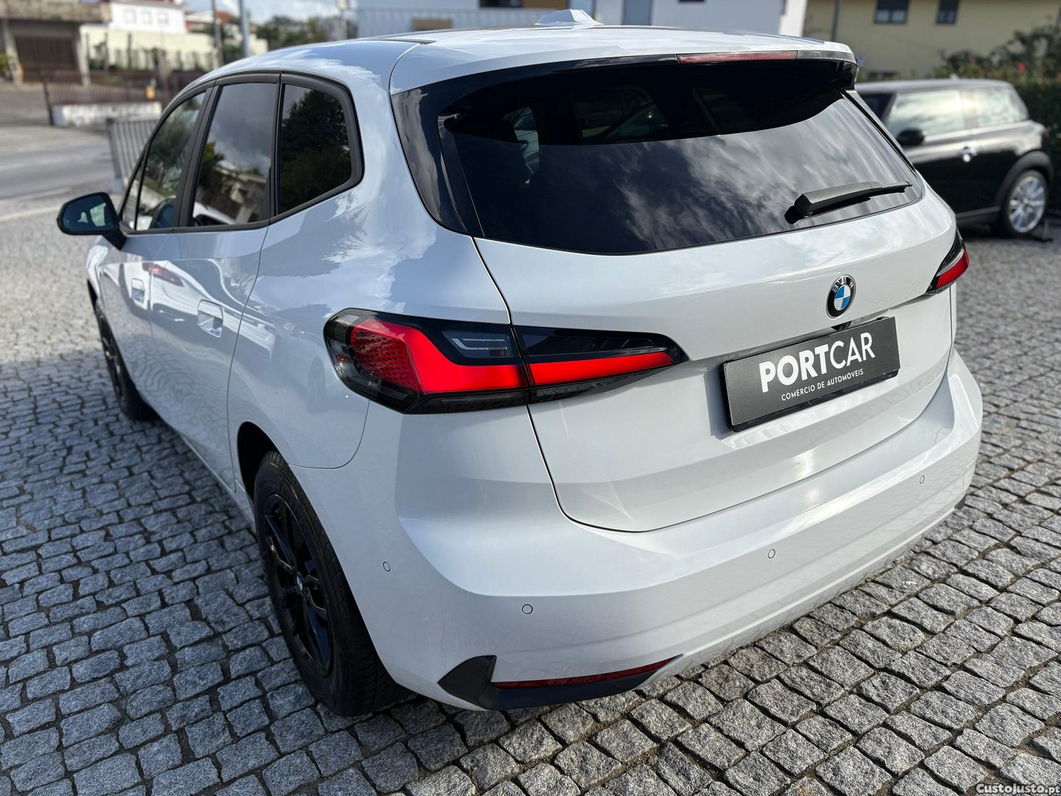 BMW 218 Active Tourer i Auto — fotografia 13
