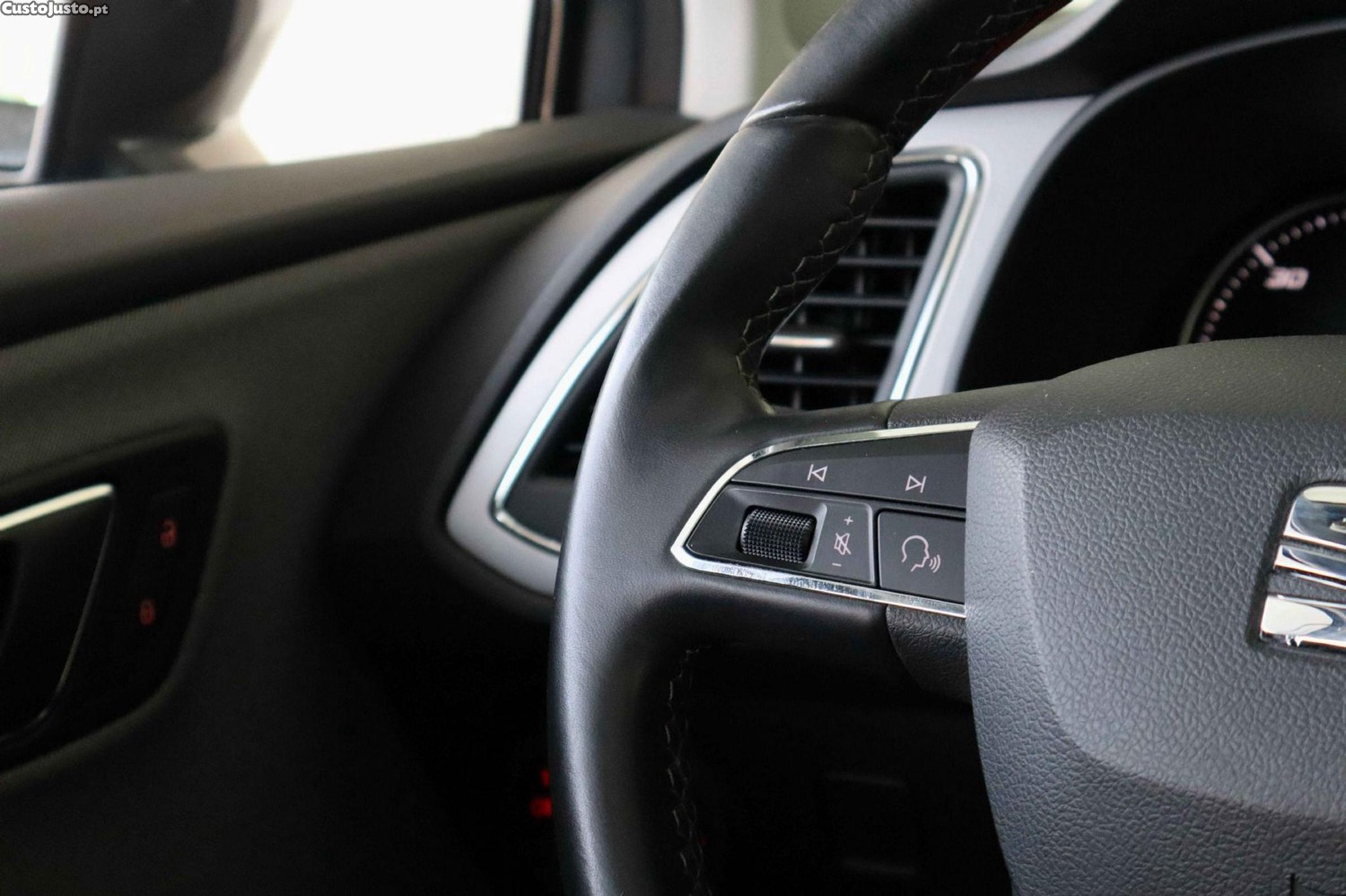 SEAT Leon 1.6 TDI Style DSG S/S — fotografia 8
