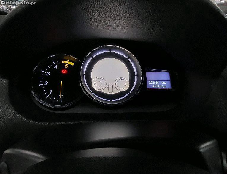 Renault Mégane Diesel 1.5 Luxe Coupe 2009 — fotografia 4