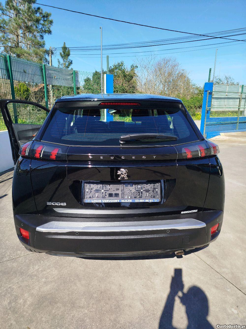 Peugeot 2008 1.2 i — fotografia 8