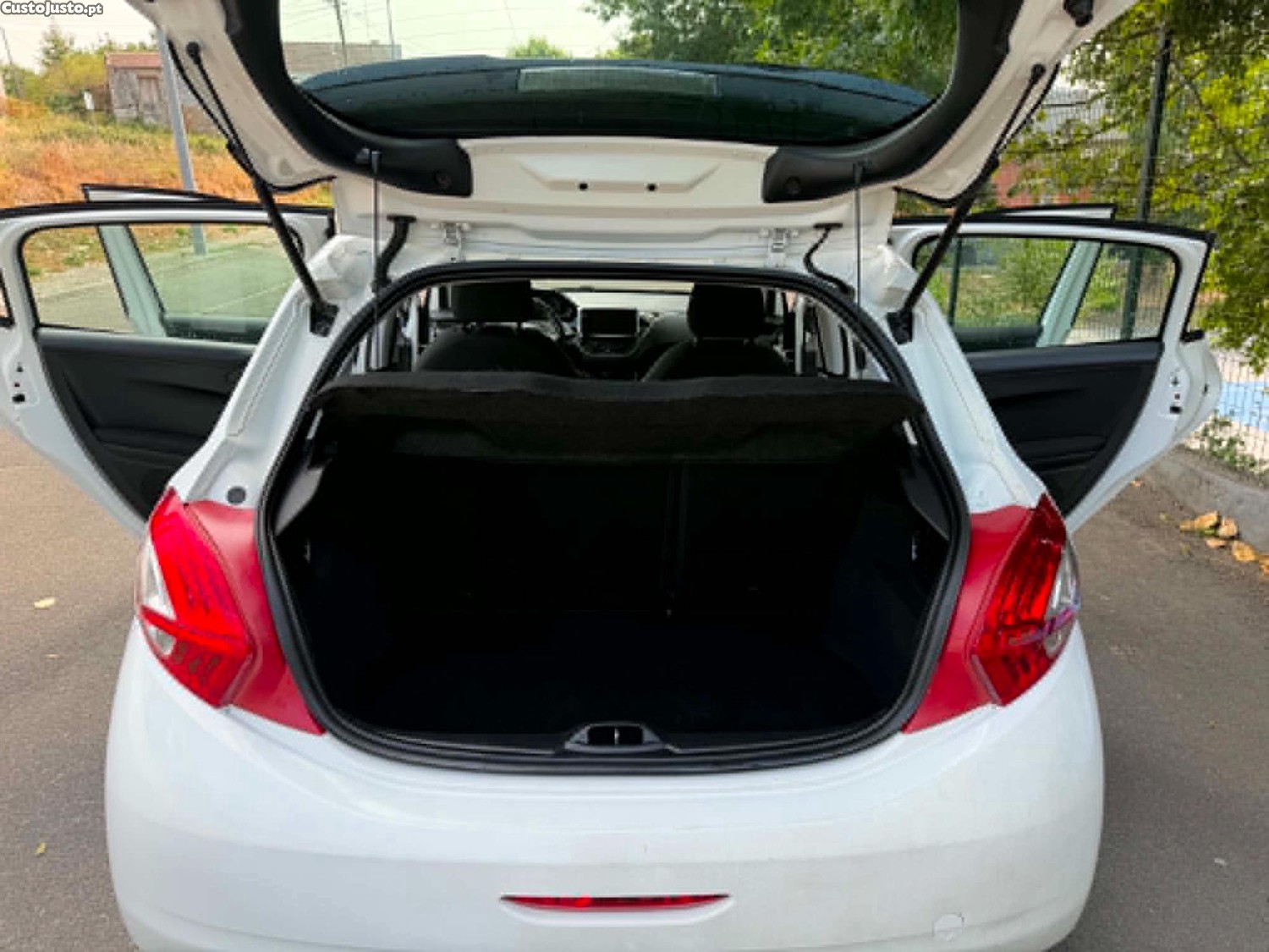 Peugeot 208 1.6 HDI ESTIMADO — fotografia 7