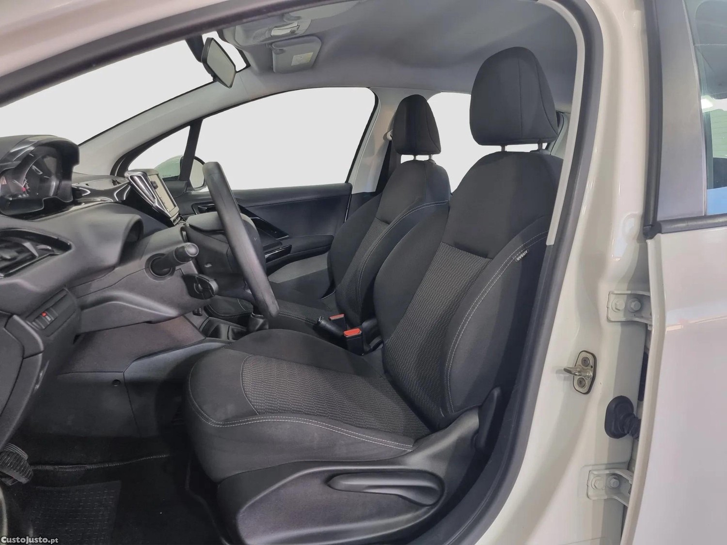 Peugeot 208 1.6 Blue-HDi Affaire Premium — fotografia 8