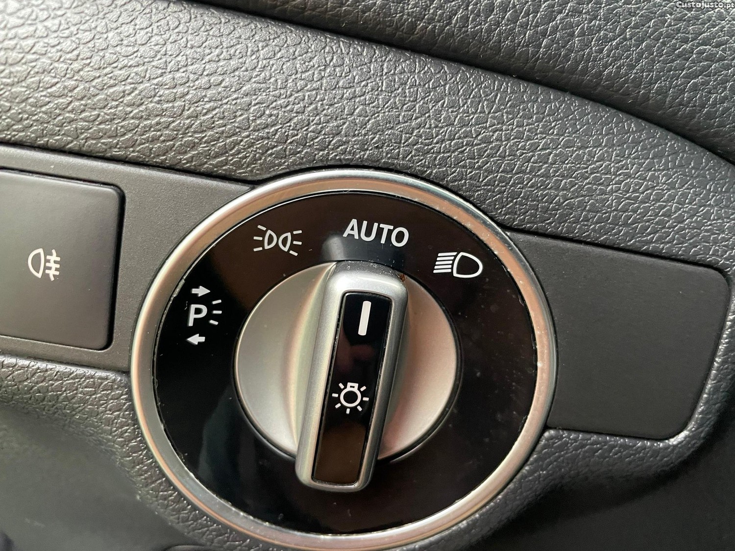 Mercedes-Benz GLA 180 CDi AMG Line Aut. — fotografia 7
