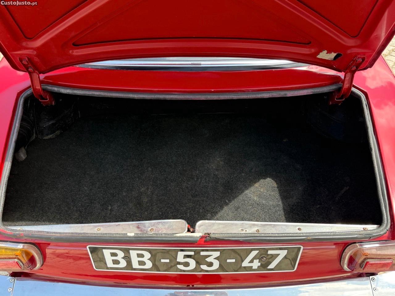 Alfa Romeo Giulia GT 1300 Junior Bertone 1971 — fotografia 4
