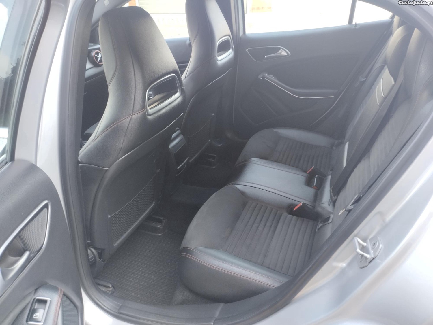 Mercedes-Benz GLA 180 CDI - PACK AMGLINE - NACIONAL - C/ Garantia - Distribuição Mudada - "Imbatível" — fotografia 9