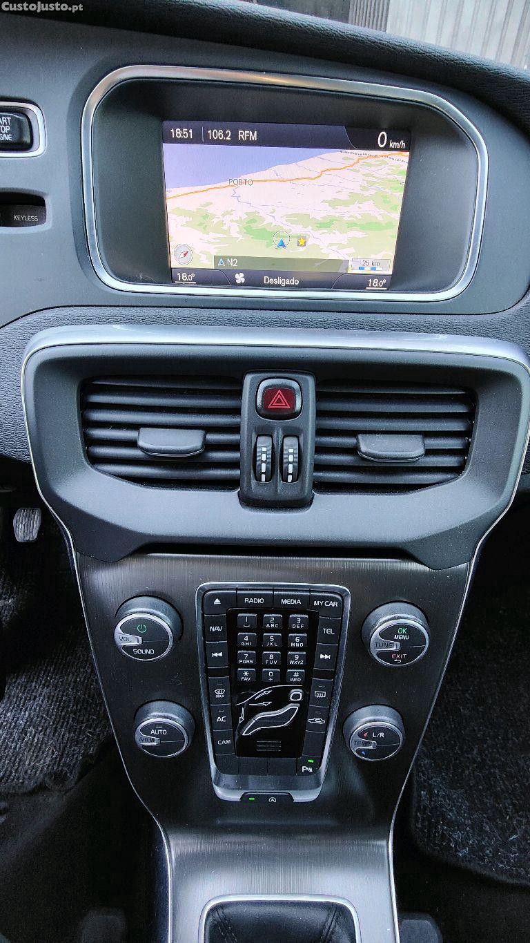 Volvo V40 D2 Momentum — fotografia 3
