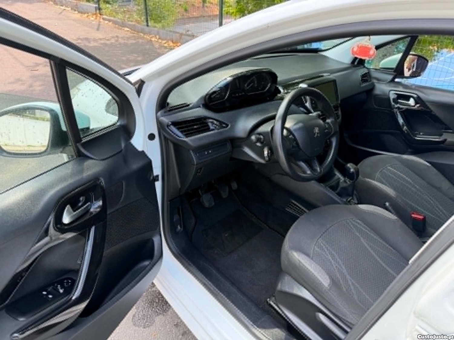 Peugeot 208 1.6 HDI ESTIMADO — fotografia 10