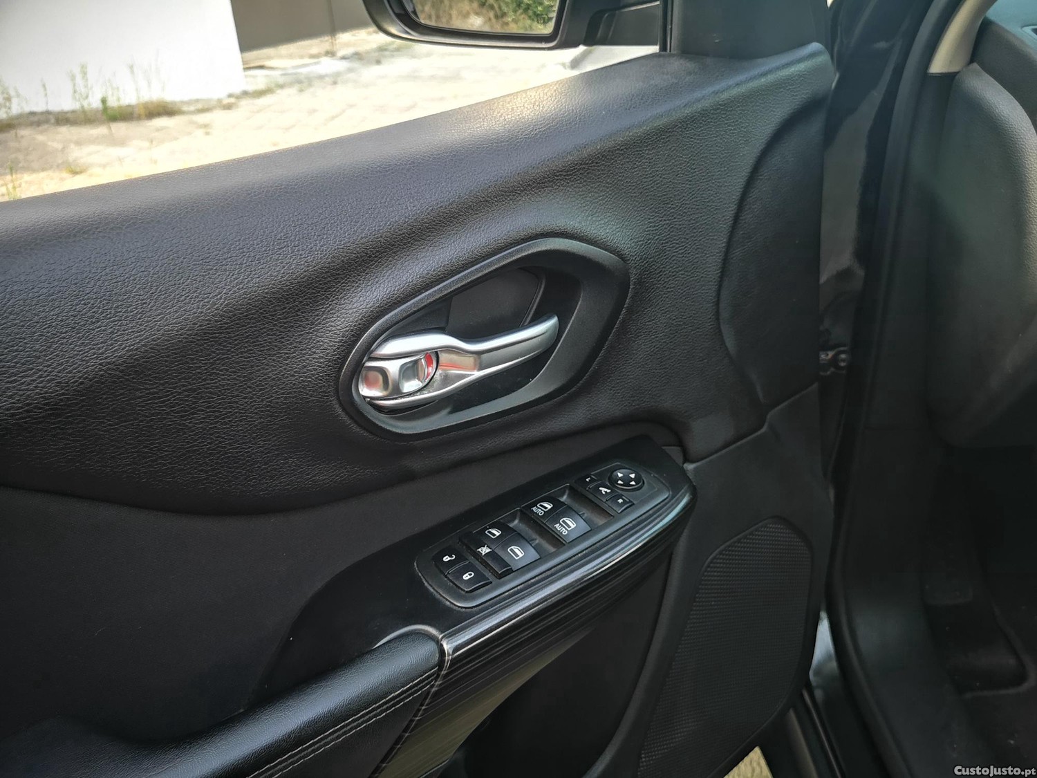Jeep Cherokee 2.0 MJD LONGITUDE - NACIONAL - C/ GARANTIA - "C/ Gancho de Reboque — fotografia 4