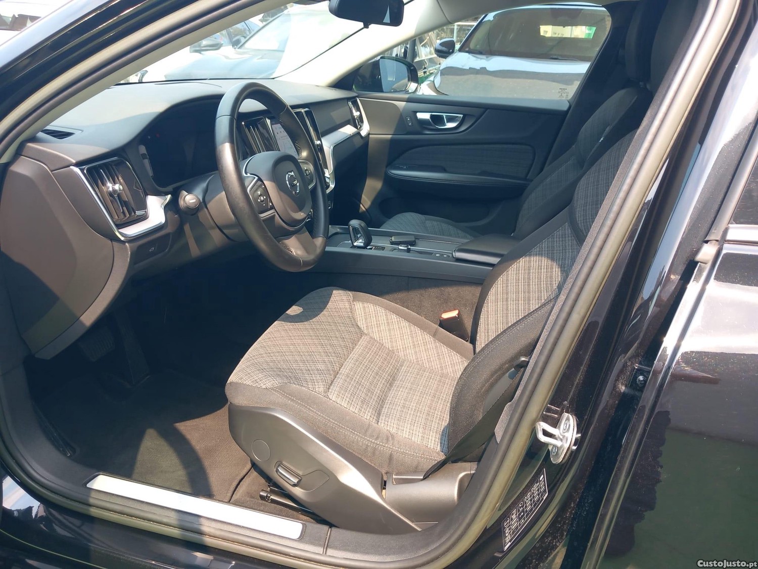 Volvo V60 2.0 D4 Momentum Geartronic — fotografia 15