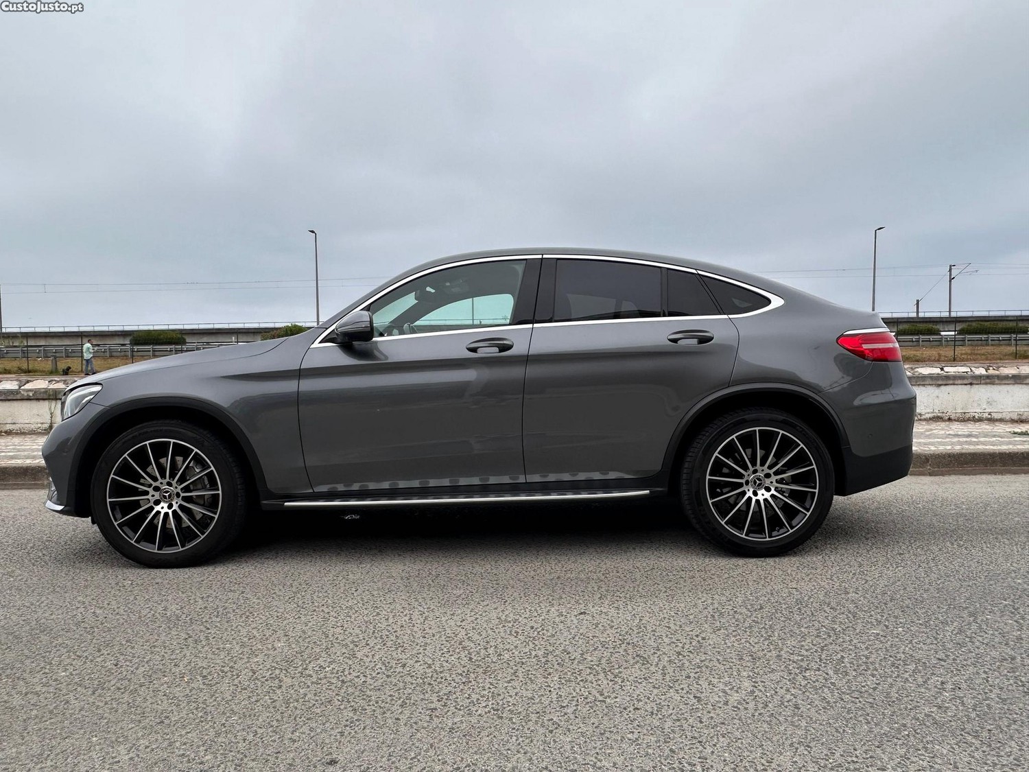 Mercedes-Benz GLC 250 d Coupé AMG Line 4-Matic — fotografia 13