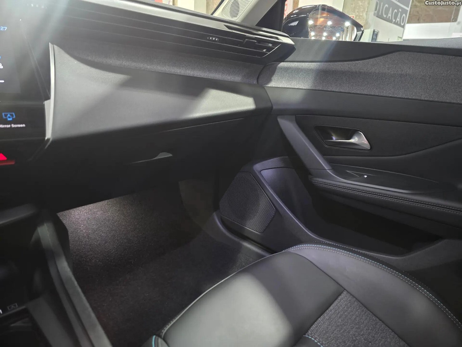 Peugeot 308 1.5 BlueHDi Allure EAT8 — fotografia 4