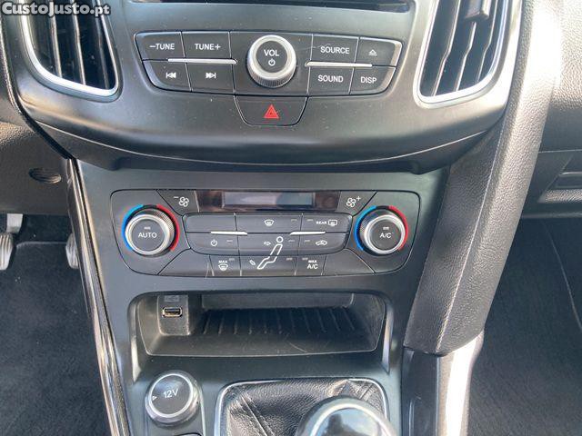 Ford Focus 1.5 TDCi Titanium — fotografia 10