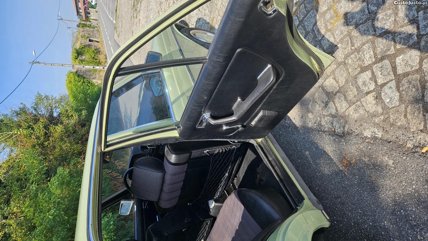 Mercedes-Benz  W123 220D foto 4