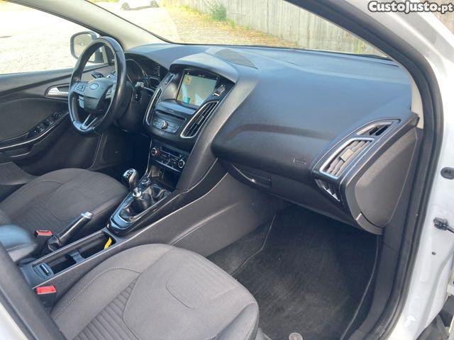 Ford Focus 1.5 TDCi Titanium — fotografia 3