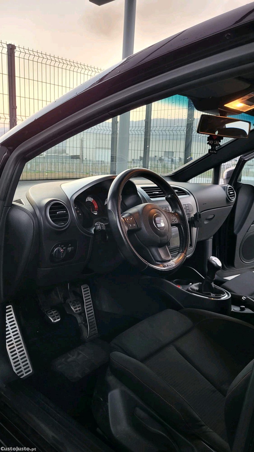 SEAT Leon 2.0 TFSI — fotografia 4