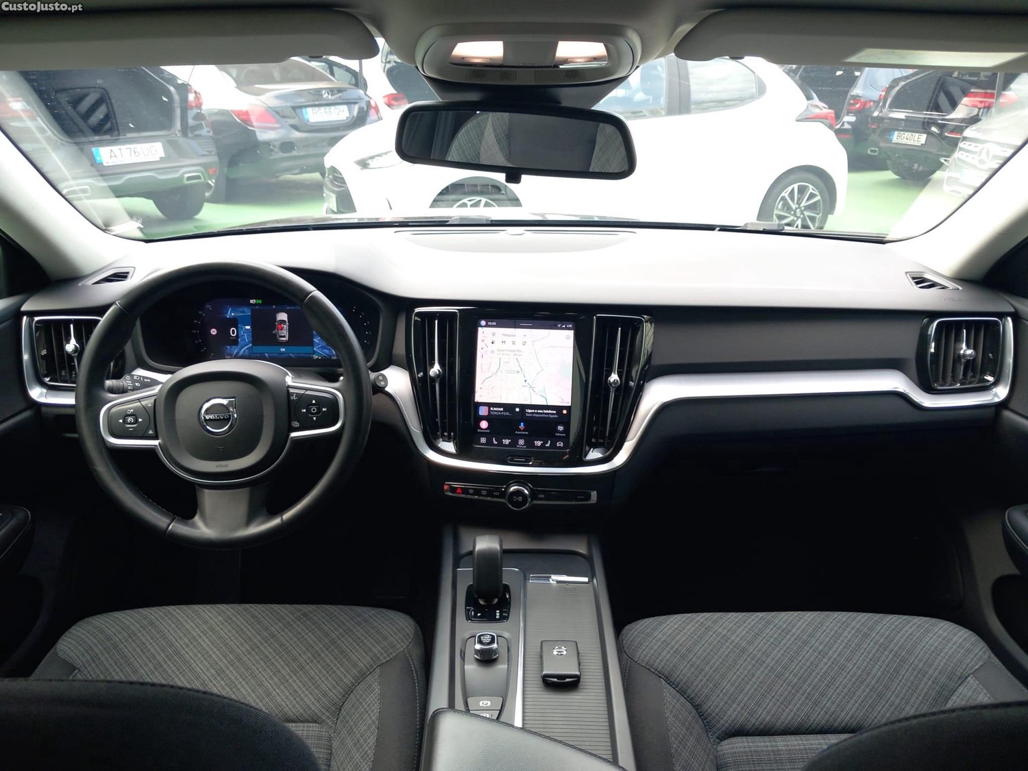 Volvo V60 2.0 D4 Momentum Geartronic — fotografia 9