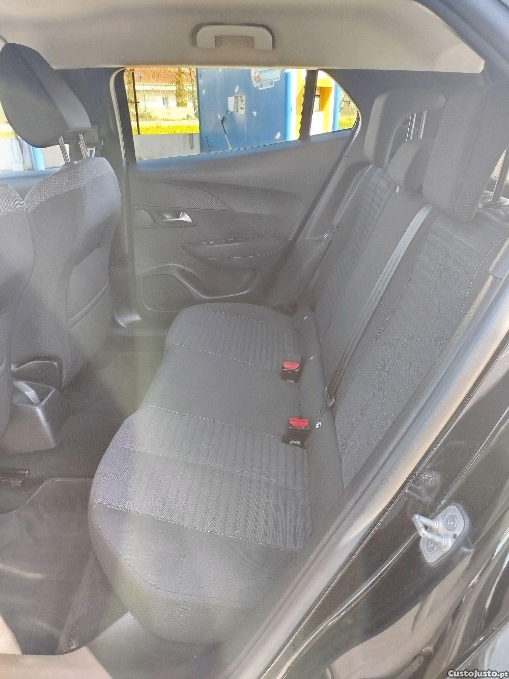 Peugeot 2008 1.2 i — fotografia 6