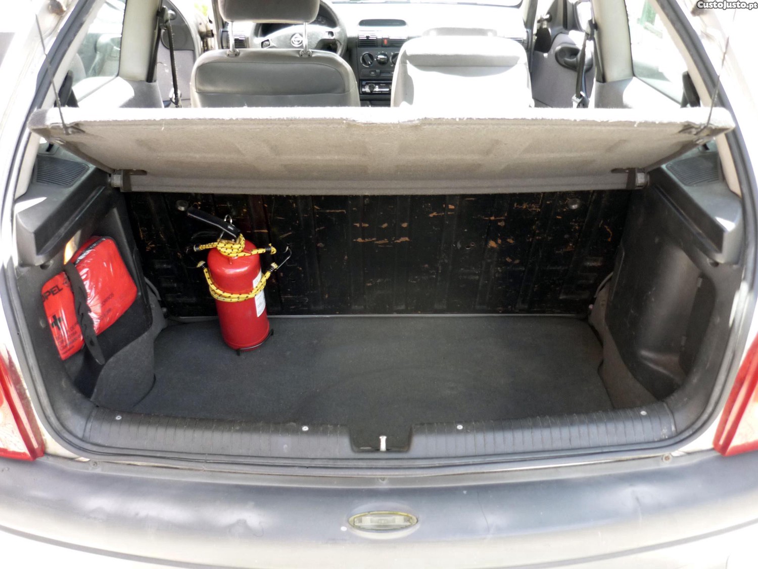 Opel Corsa 1.2i 16V — fotografia 4
