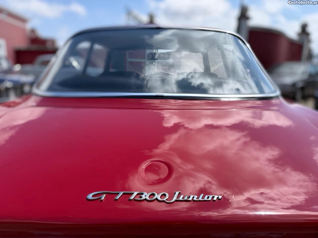 Alfa Romeo Giulia GT 1300 Junior Bertone 1971 — fotografia 3