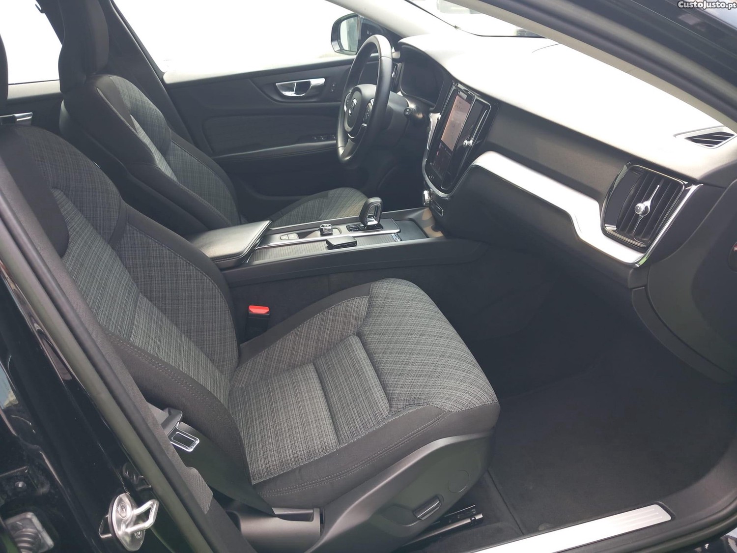 Volvo V60 2.0 D4 Momentum Geartronic — fotografia 12