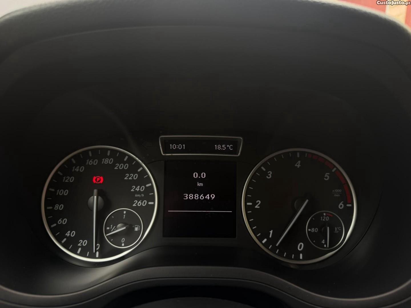 Mercedes-Benz B 180 CDi BlueEfficiency — fotografia 5